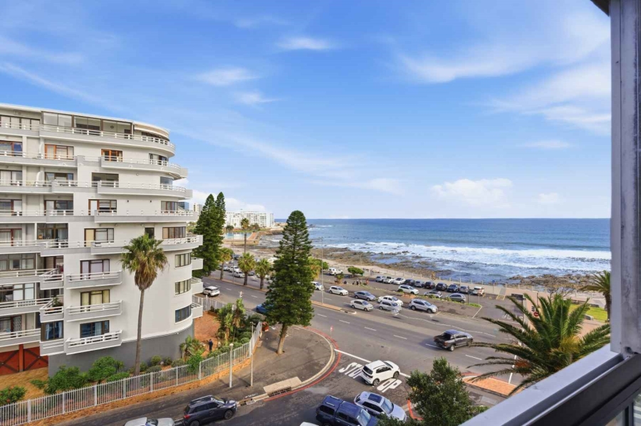2 Bedroom Property for Sale in Sea Point Western Cape
